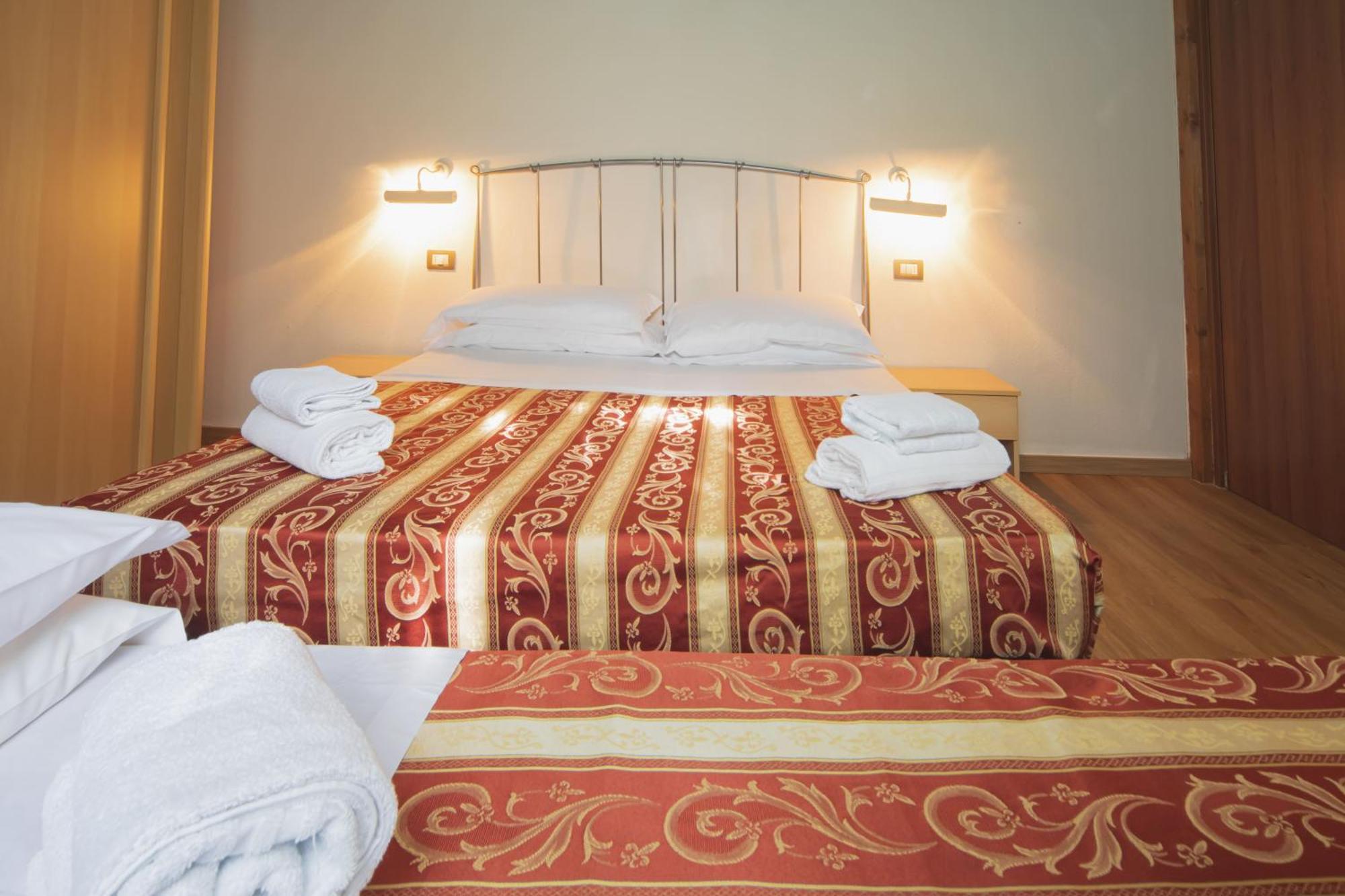 Heliopolis Camping & Village Pineto Buitenkant foto