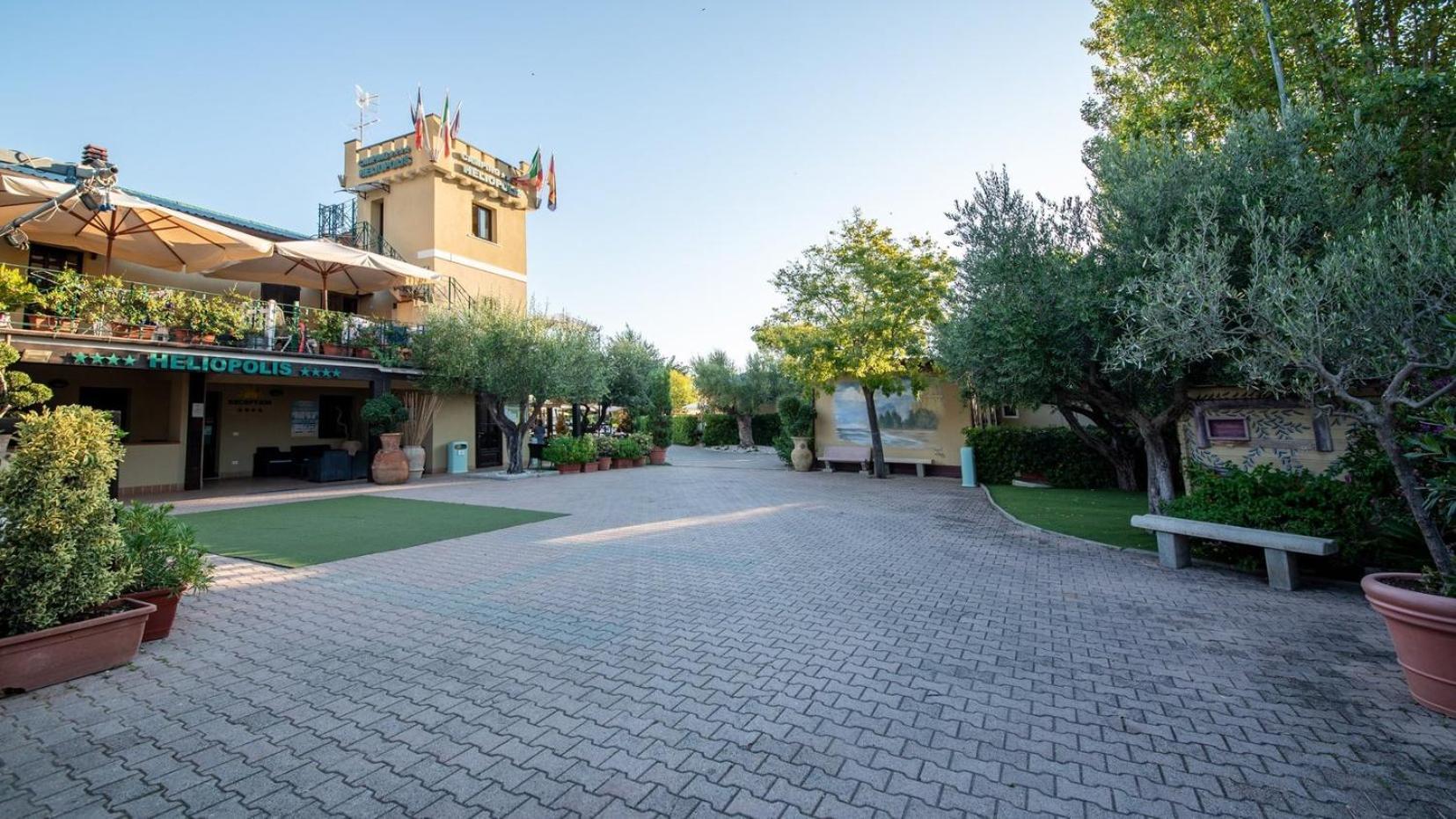 Heliopolis Camping & Village Pineto Buitenkant foto